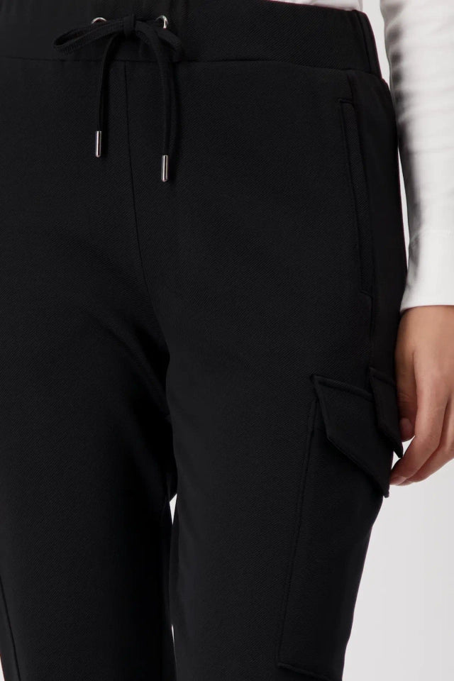 Pantalón MONARI en tejido canalé negro